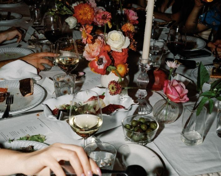 The Art of Scent-Scaping: How to Use Candles to Set the Mood for Your Dinner Party
