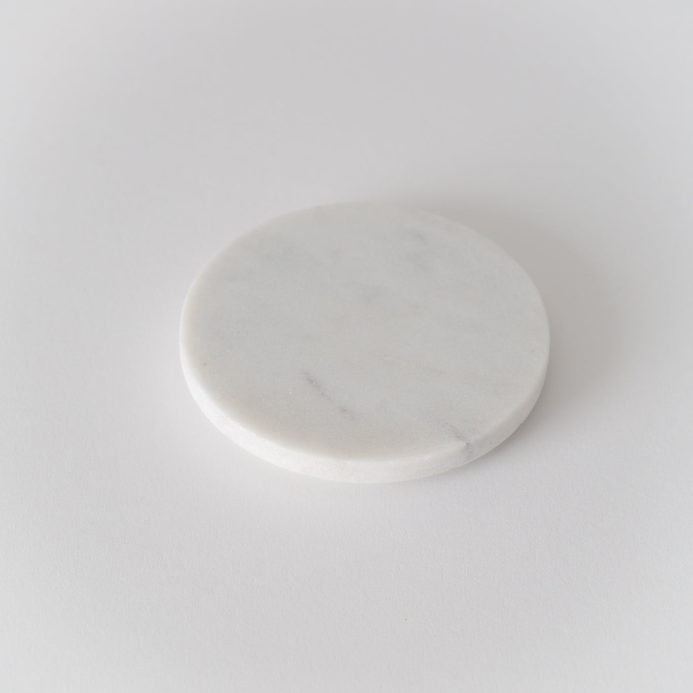 Pure marble lid/ coaster to fit 220g natural wax candle. Top view