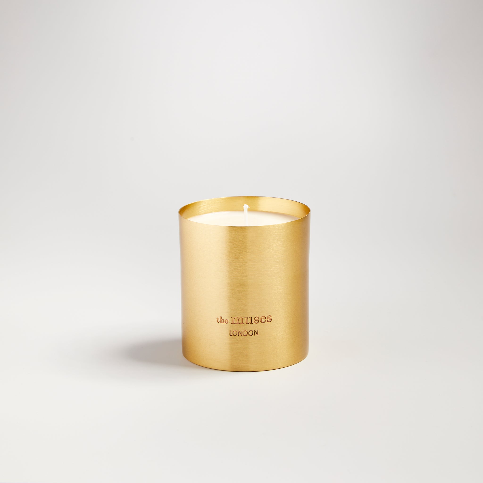 Unplug scented 100% natural wax candle 220g in pure brass container. Front